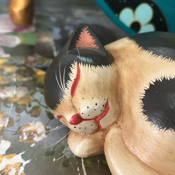 VTG Handmade & Painted Wood Sleeping Cat W/ Whiskers Folk Art Figurine Indonesia - Picture 2 of 16